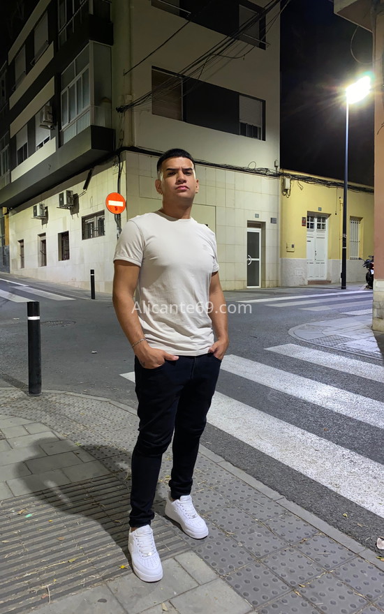 Xander, chico latino . 624540985. Citas en ALICANTE, ALICANTE. www.alicante69.com.