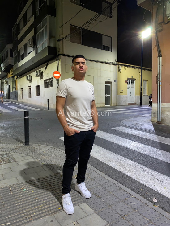 Xander, chico latino . 624540985. Citas en ALICANTE, ALICANTE. www.alicante69.com.
