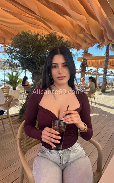 Lucia, estudiante española. 674302423. Citas en ALICANTE, ALICANTE. www.alicante69.com.