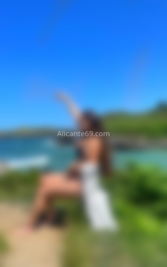 Antonella, joven muy risueña. 613909177. Citas en ALICANTE, ALICANTE. www.alicante69.com.
