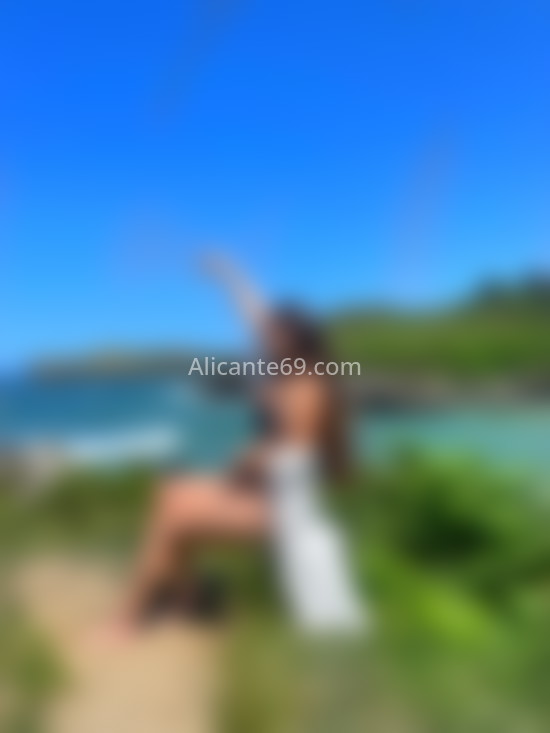 Antonella, joven muy risueña. 613909177. Citas en ALICANTE, ALICANTE. www.alicante69.com.