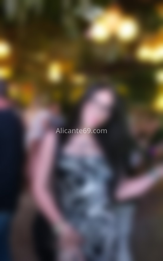 Andrea, latina estudiante de intercambio. 602694228. Citas en ALICANTE, ALICANTE. www.alicante69.com.