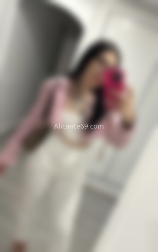 Andrea, latina estudiante de intercambio. 602694228. Citas en ALICANTE, ALICANTE. www.alicante69.com.