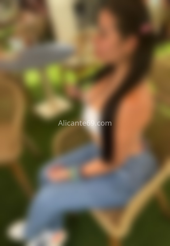 Allison, chica latina espontánea. 627097299. Citas en ALICANTE, ALICANTE. www.alicante69.com.