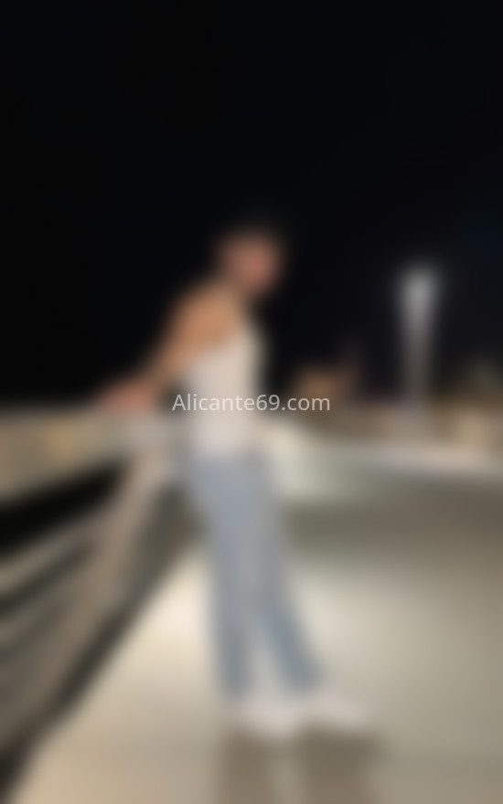 Daniel, latino recién llegado. 627275163. Citas en ALICANTE, ALICANTE. www.alicante69.com.
