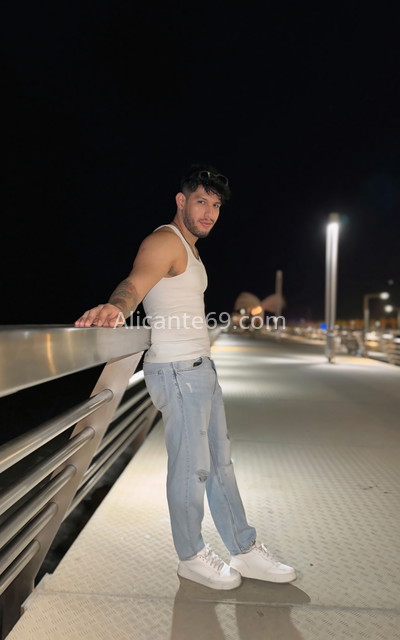 Daniel, latino recién llegado. 627275163. Citas en ALICANTE, ALICANTE. www.alicante69.com.