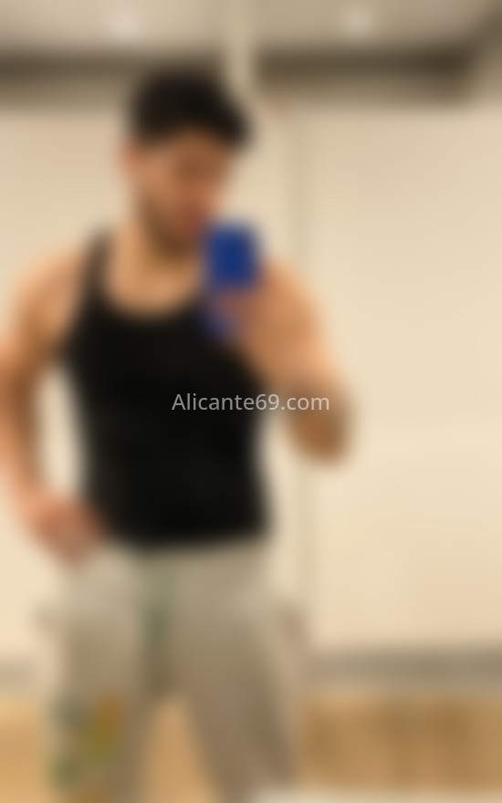 Daniel, latino recién llegado. 627275163. Citas en ALICANTE, ALICANTE. www.alicante69.com.