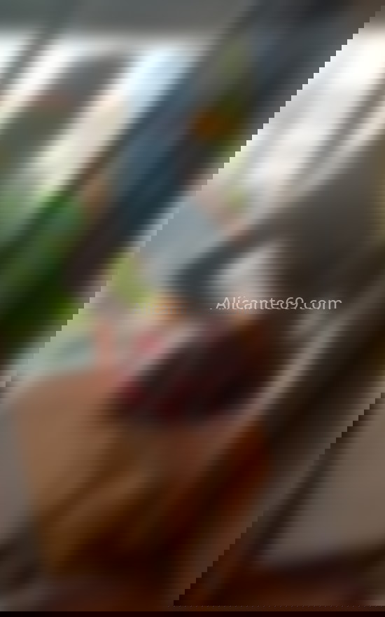 Sofía, bella mujer quiere conocerte. 643014329. Citas en ALICANTE, ALICANTE. www.alicante69.com.