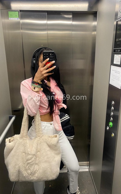 Carismática y dulce mujer venezolana . 670336306. Citas en ALICANTE, ALICANTE. www.alicante69.com.