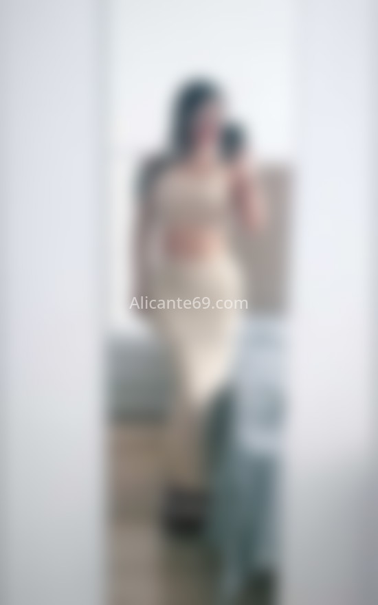 Gabi, joven colombiana . 612281002. Citas en ALICANTE, ALICANTE. www.alicante69.com.