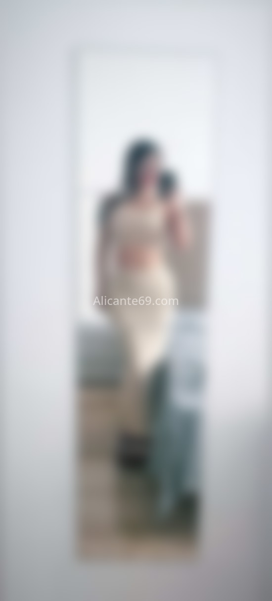 Gabi, joven colombiana . 612281002. Citas en ALICANTE, ALICANTE. www.alicante69.com.