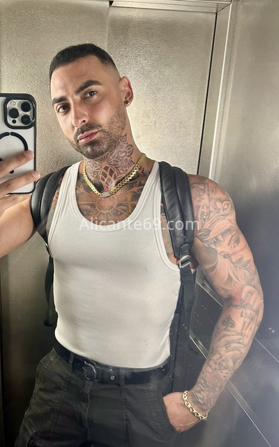 Alejandro, chico cubano . 685064662. Citas en ALICANTE, ALICANTE. www.alicante69.com.
