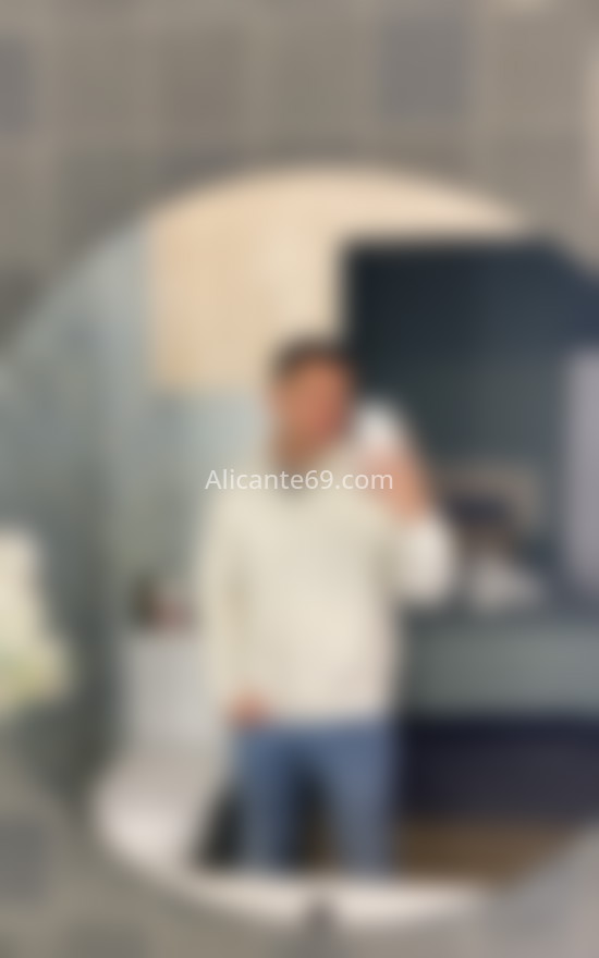 Gian Carlo, joven colombiano. 641027188. Citas en ALICANTE, ALICANTE. www.alicante69.com.