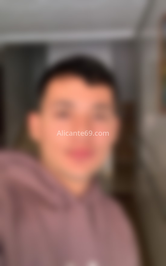 Gian Carlo, joven colombiano. 641027188. Citas en ALICANTE, ALICANTE. www.alicante69.com.
