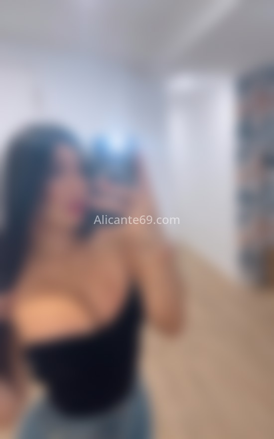 Mia, colombiana de 25 años. 602453878. Citas en ALICANTE, ALICANTE. www.alicante69.com.