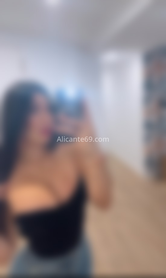 Mia, colombiana de 25 años. 602453878. Citas en ALICANTE, ALICANTE. www.alicante69.com.