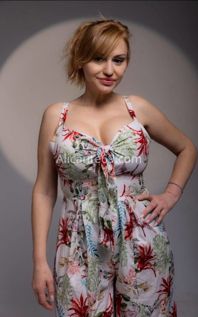 Angela, mujer rumana simpática. 631942657. Citas en ALICANTE, ALICANTE. www.alicante69.com.