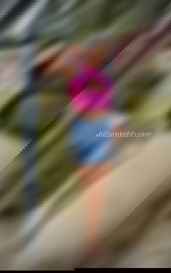 Carolina, joven colombiana. 661518470. Citas en ALICANTE, ALICANTE. www.alicante69.com.