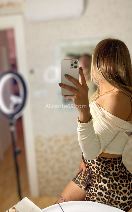 Genesis, trans venezolana recién llegada. 613758046. Citas en ALICANTE, ALICANTE. www.alicante69.com.