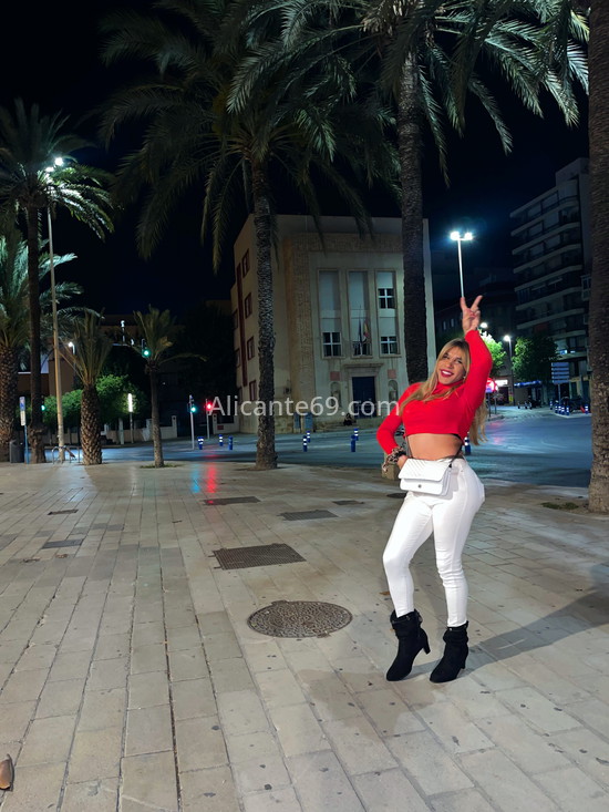 Genesis, trans venezolana recién llegada. 613758046. Citas en ALICANTE, ALICANTE. www.alicante69.com.