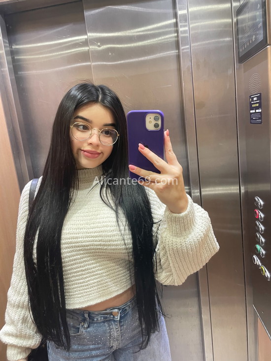 Valentina, encantadora jovencita. 613925604. Citas en ALICANTE, ALICANTE. www.alicante69.com.