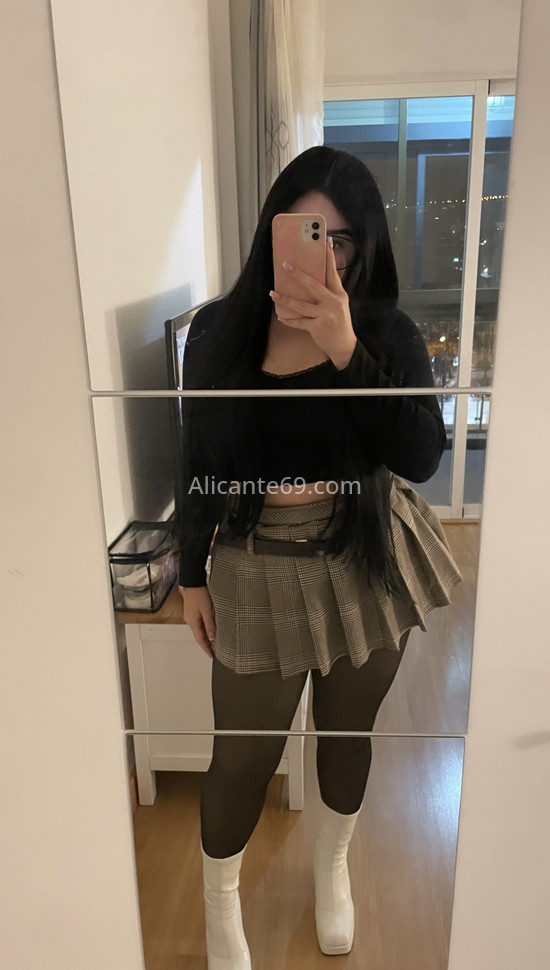 Valentina, encantadora jovencita. 613925604. Citas en ALICANTE, ALICANTE. www.alicante69.com.