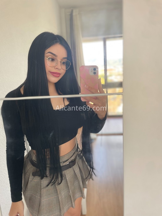Valentina, encantadora jovencita. 613925604. Citas en ALICANTE, ALICANTE. www.alicante69.com.