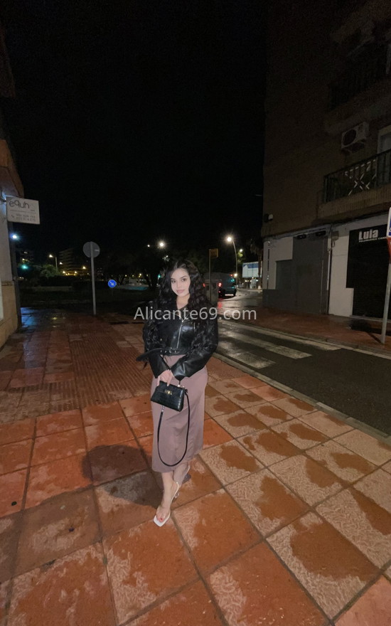 Valentina, encantadora jovencita. 613925604. Citas en ALICANTE, ALICANTE. www.alicante69.com.