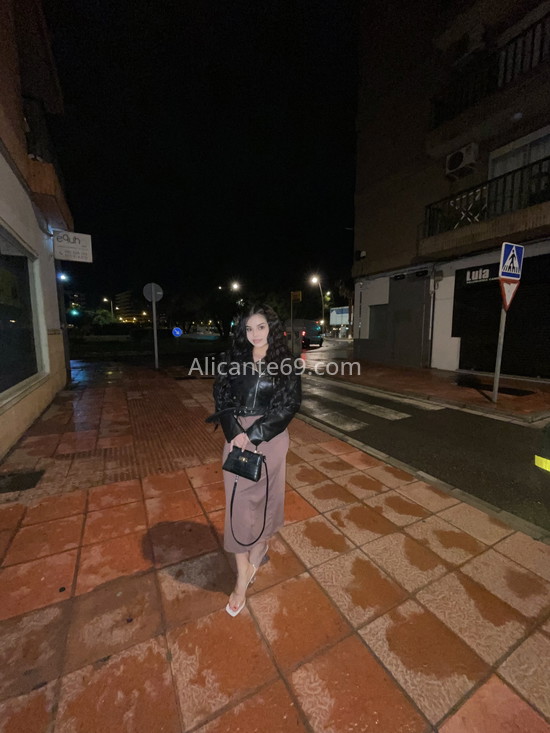 Valentina, encantadora jovencita. 613925604. Citas en ALICANTE, ALICANTE. www.alicante69.com.