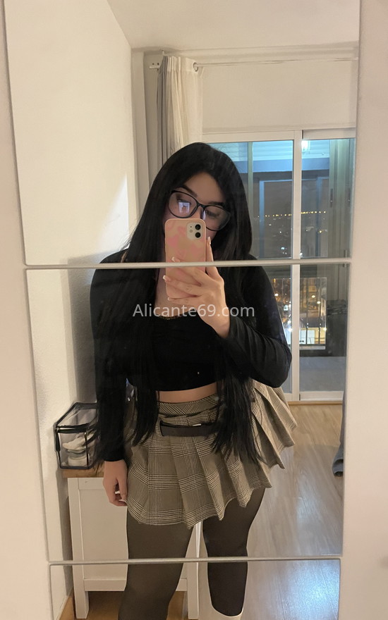 Valentina, encantadora jovencita. 613925604. Citas en ALICANTE, ALICANTE. www.alicante69.com.