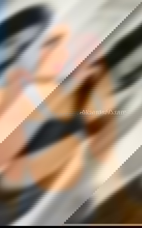 Ariana, chica latina alegre y divertida. 621303745. Citas en ALICANTE, ALICANTE. www.alicante69.com.