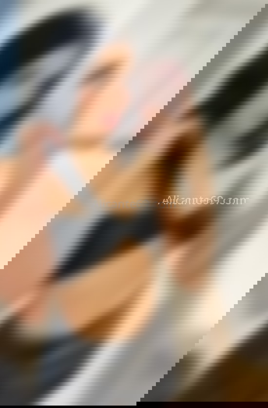 Ariana, chica latina alegre y divertida. 621303745. Citas en ALICANTE, ALICANTE. www.alicante69.com.