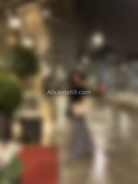 Megan, dulce encantadora venezolana. 631857130. Citas en ALICANTE, ALICANTE. www.alicante69.com.