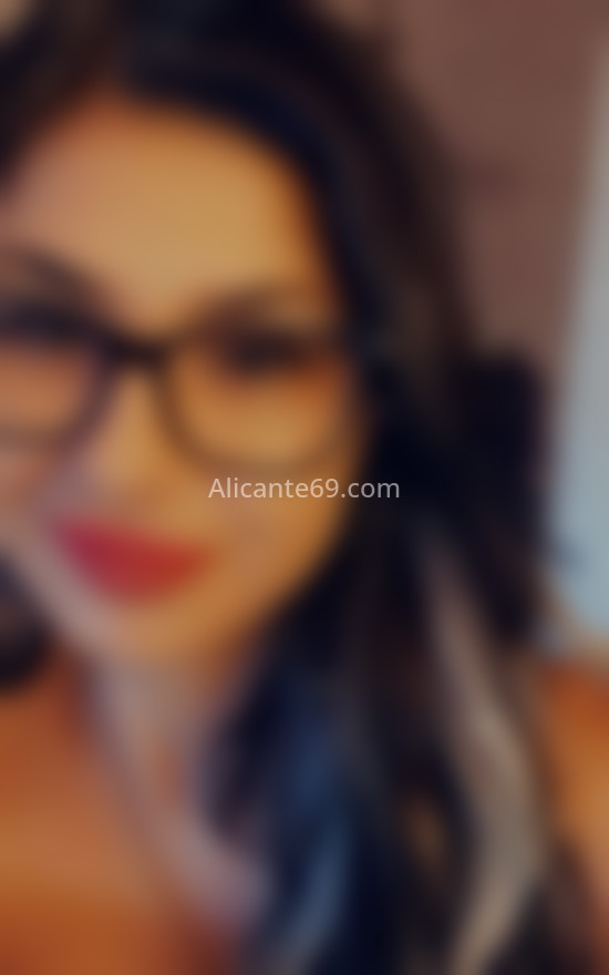 Ela, 26 años. 641303611. Citas en ALICANTE, ALICANTE. www.alicante69.com.