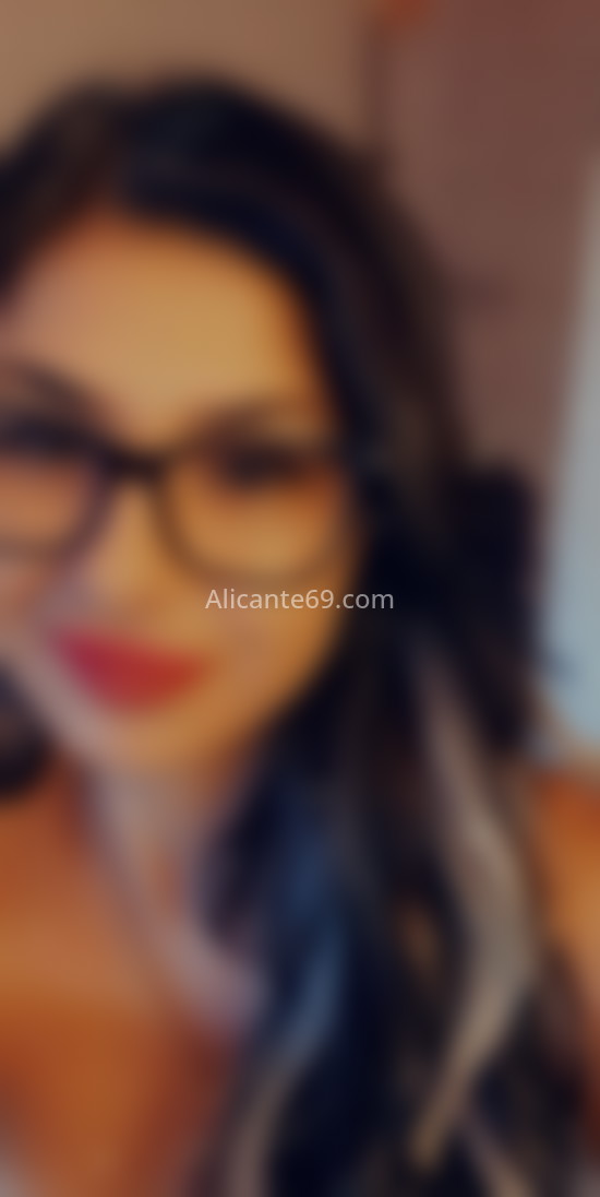 Ela, 26 años. 641303611. Citas en ALICANTE, ALICANTE. www.alicante69.com.