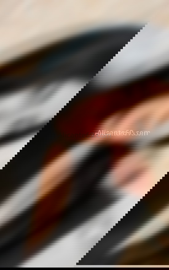 Sara, jovencita latina en la ciudad. 654102326. Citas en ALICANTE, ALICANTE. www.alicante69.com.