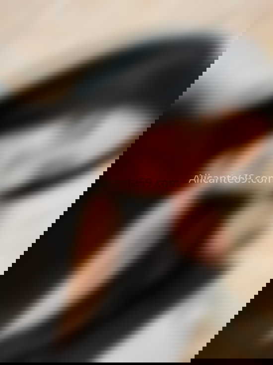 Sara, jovencita latina en la ciudad. 654102326. Citas en ALICANTE, ALICANTE. www.alicante69.com.