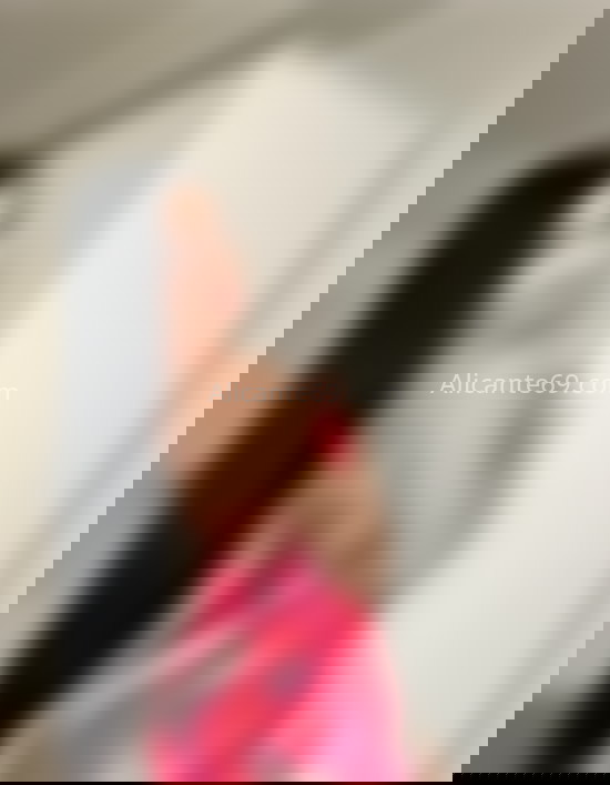 Sara, jovencita latina en la ciudad. 654102326. Citas en ALICANTE, ALICANTE. www.alicante69.com.
