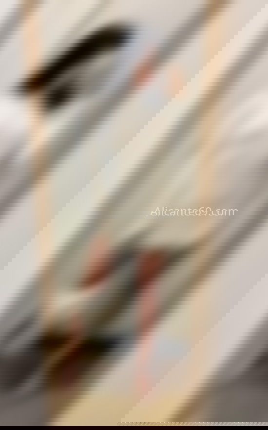 Mía, joven y guapa colombiana. 613852557. Citas en ALICANTE, ALICANTE. www.alicante69.com.