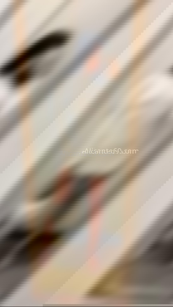 Mía, joven y guapa colombiana. 613852557. Citas en ALICANTE, ALICANTE. www.alicante69.com.
