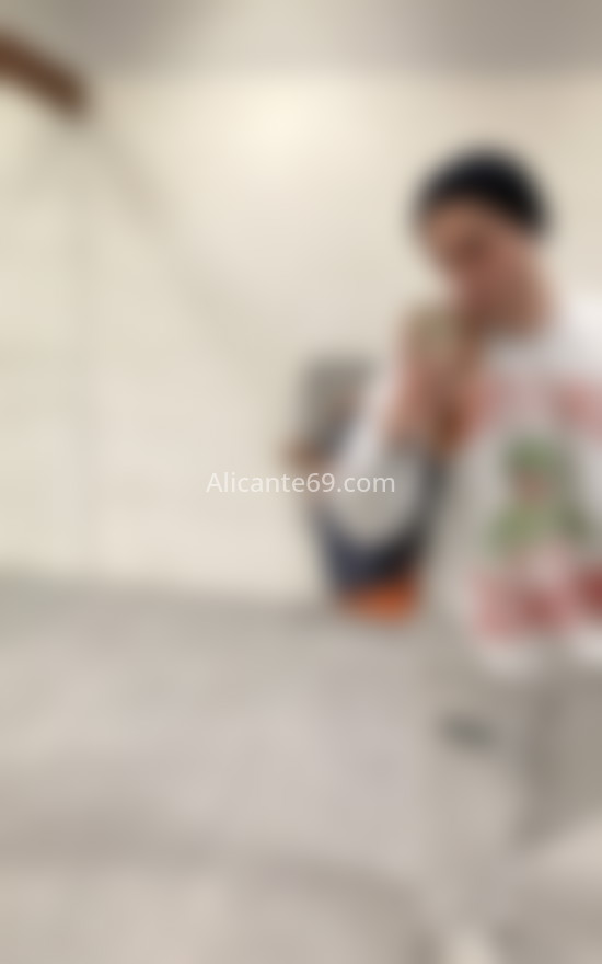 Adry, joven español . 634798177. Citas en ALICANTE, ALICANTE. www.alicante69.com.