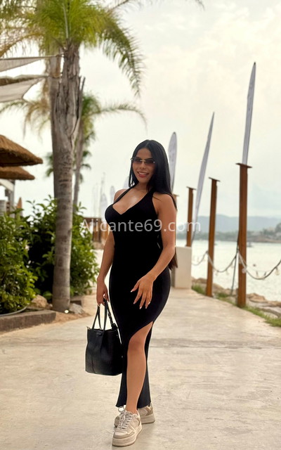 Laura, fiestera de 25 años. 614705145. Citas en ALICANTE, ALICANTE. www.alicante69.com.