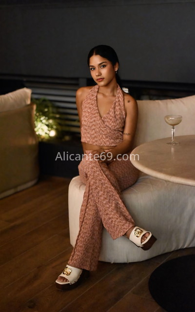 Alexandra, joven colombiana . 612481789. Citas en ALICANTE, ALICANTE. www.alicante69.com.