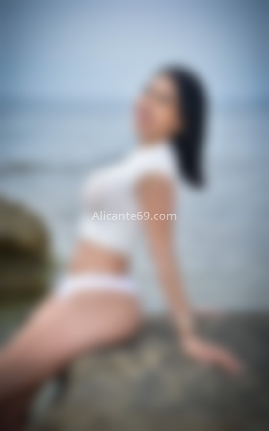 Natalia, elegante latina. 610376023. Citas en ALICANTE, ALICANTE. www.alicante69.com.