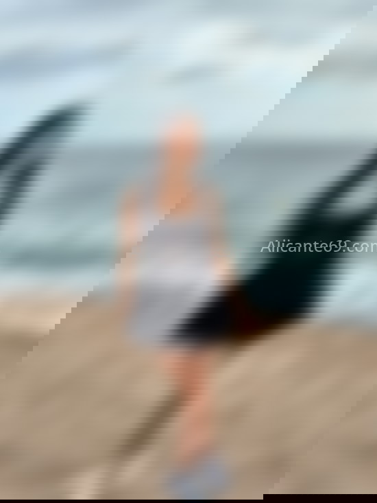 Laura, jovencita latina risueña. 604211495. Citas en ALICANTE, ALICANTE. www.alicante69.com.