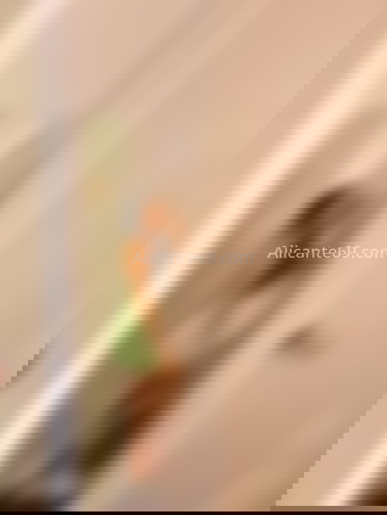 Laura, jovencita latina risueña. 604211495. Citas en ALICANTE, ALICANTE. www.alicante69.com.