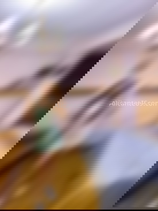 Laura, jovencita latina risueña. 604211495. Citas en ALICANTE, ALICANTE. www.alicante69.com.