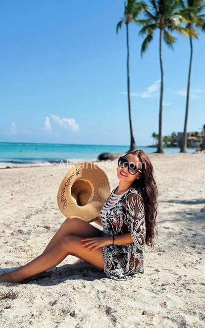 Elisa, guapísima italiana . 602436511. Citas en ALICANTE, ALICANTE. www.alicante69.com.