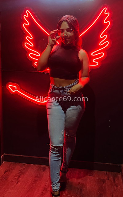 Valentina, venezolana de 23 años. 634053103. Citas en ALICANTE, ALICANTE. www.alicante69.com.