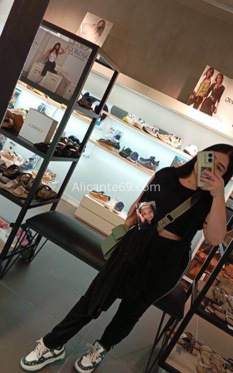 Sara, fiestera venezolana. 653344669. Citas en ALICANTE, ALICANTE. www.alicante69.com.